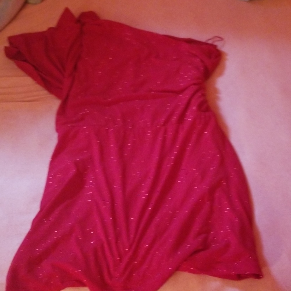 One sleeve red dress